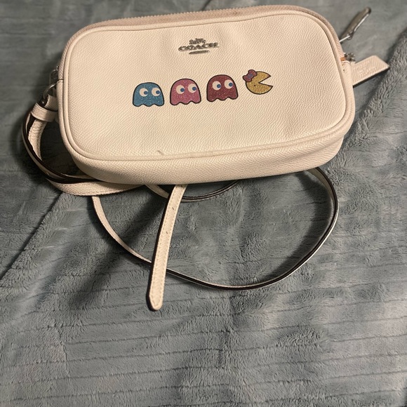 4 Crossbody’s, 3 BackPacks, 2 Wallets and 2 Special Gifts - Picture 7 of 12